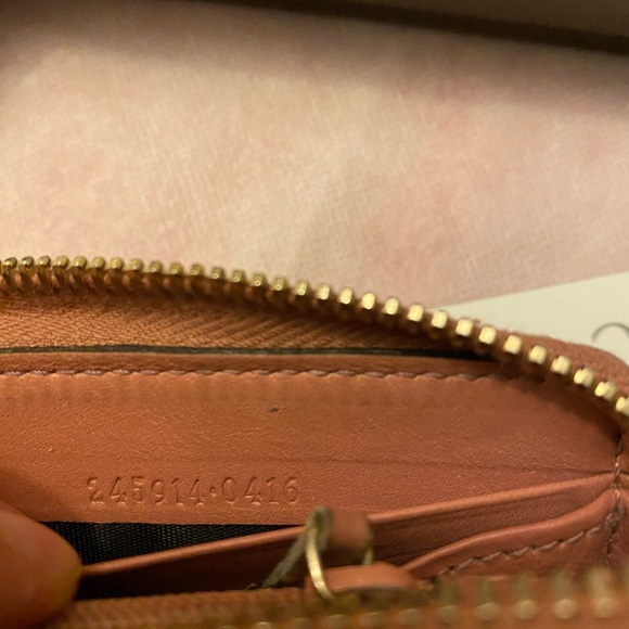 Gucci Zip-Around Wallet Heart Charm - Picture 12 of 12